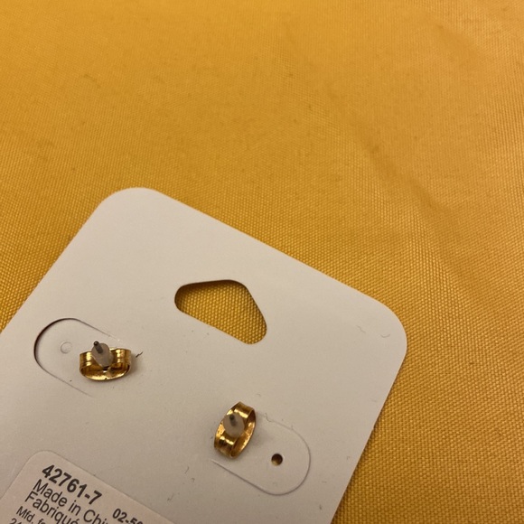 Claire’s women’s leopard heart shaped leopard print earrings NWT 🤩 - Picture 3 of 5